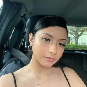 Meet your Posher, Carolina